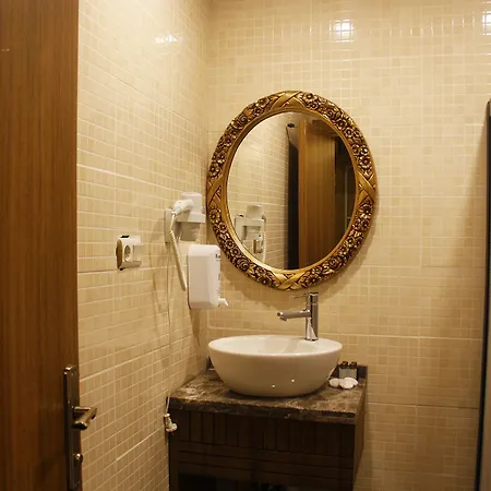 Hotel Gross *
