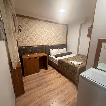 Gross Hotel *