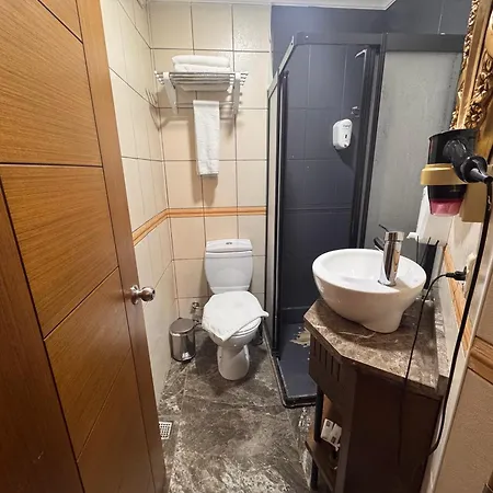 Gross Hotel *